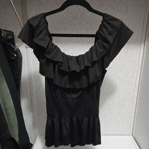Chic Black Ruffled Women's Blouse